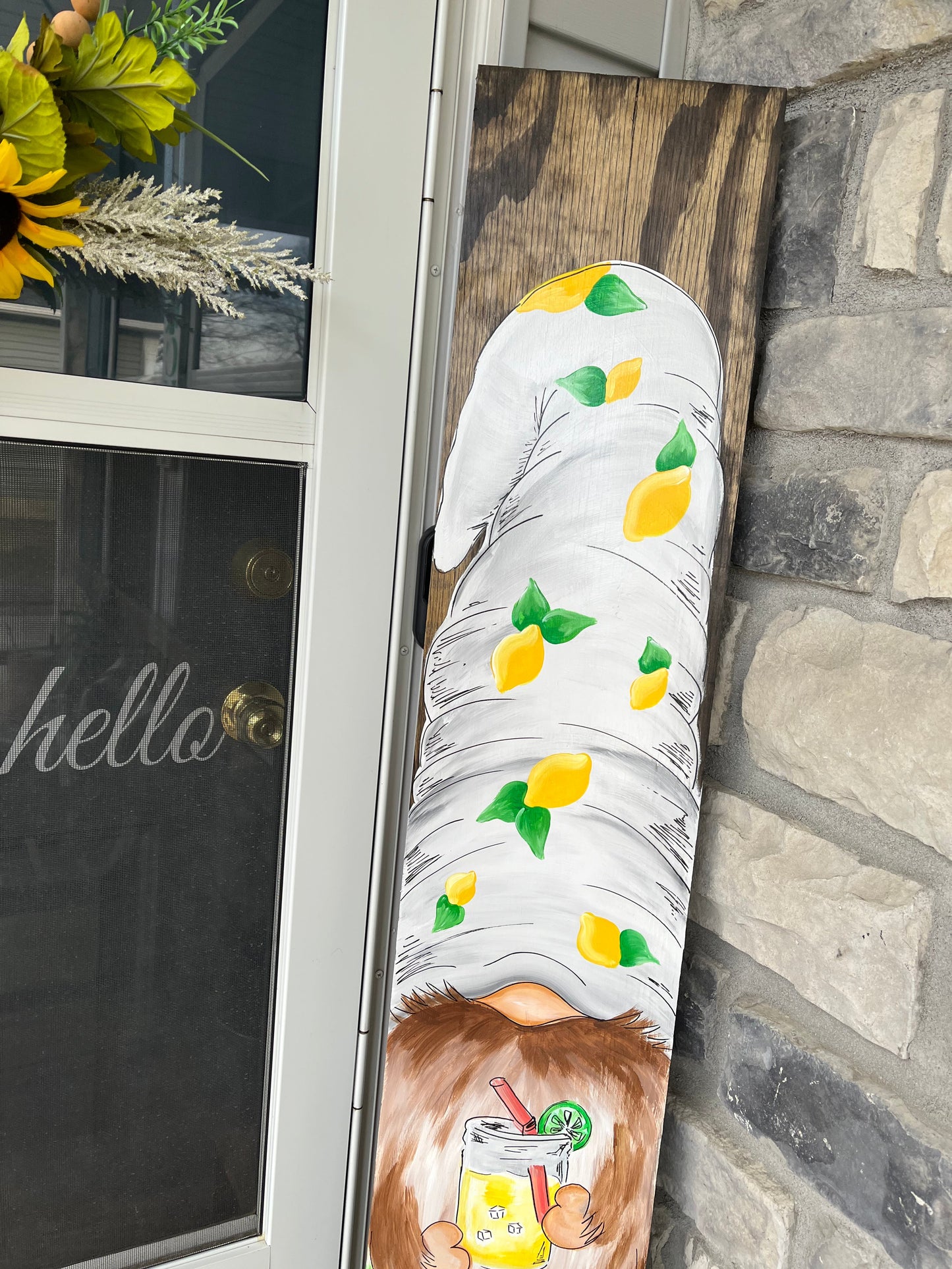 Lemon hat Gnome welcome sign.Welcome sign garden gnome