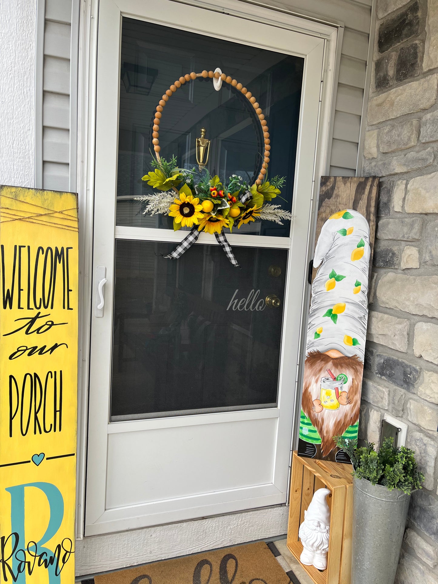 Lemon hat Gnome welcome sign.Welcome sign garden gnome
