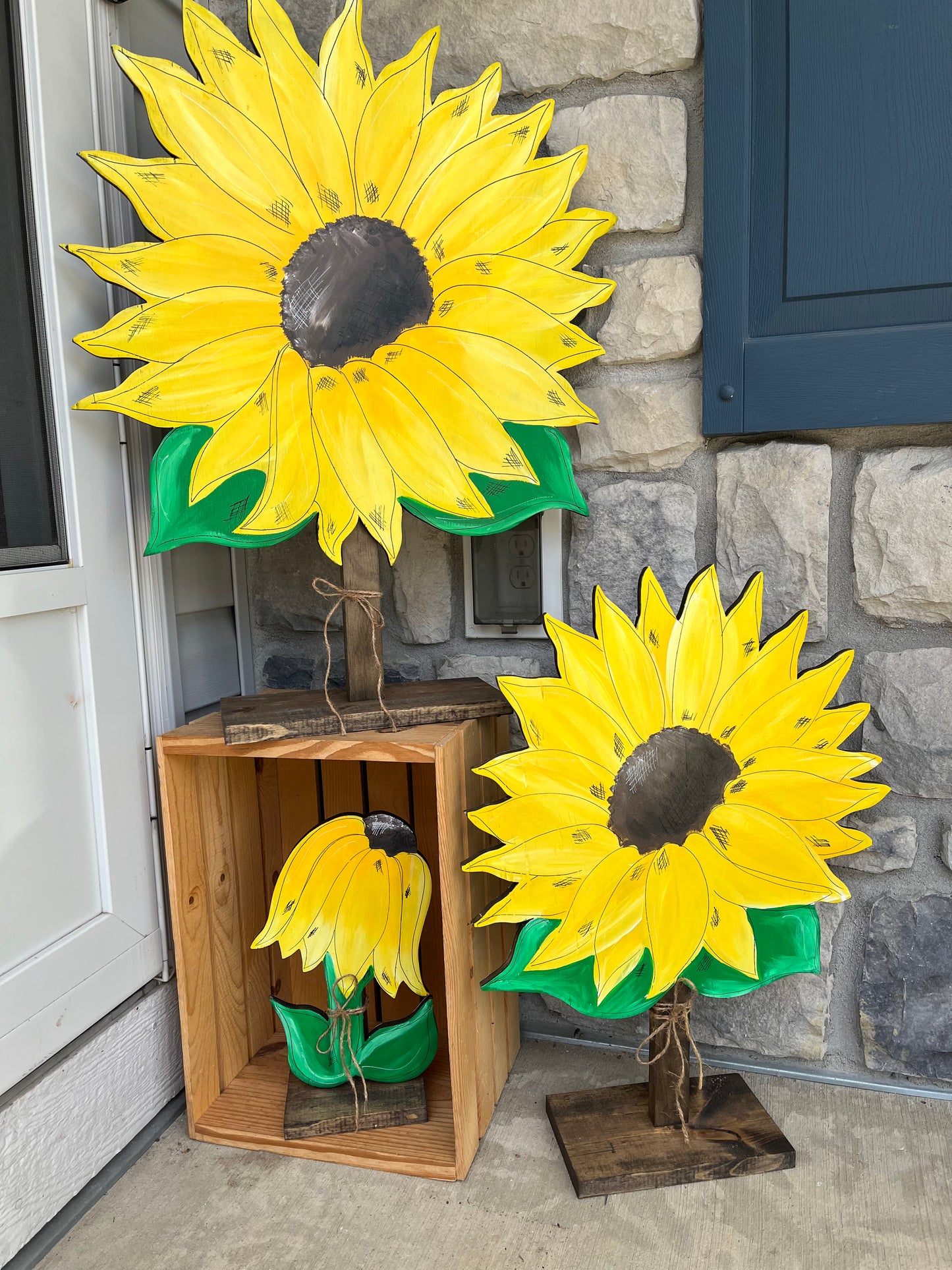 Wood sunflowers. Spring Summer decor. Wooden yard flowers. Garden decor. Porch Daliah decor. Large wood flowers.